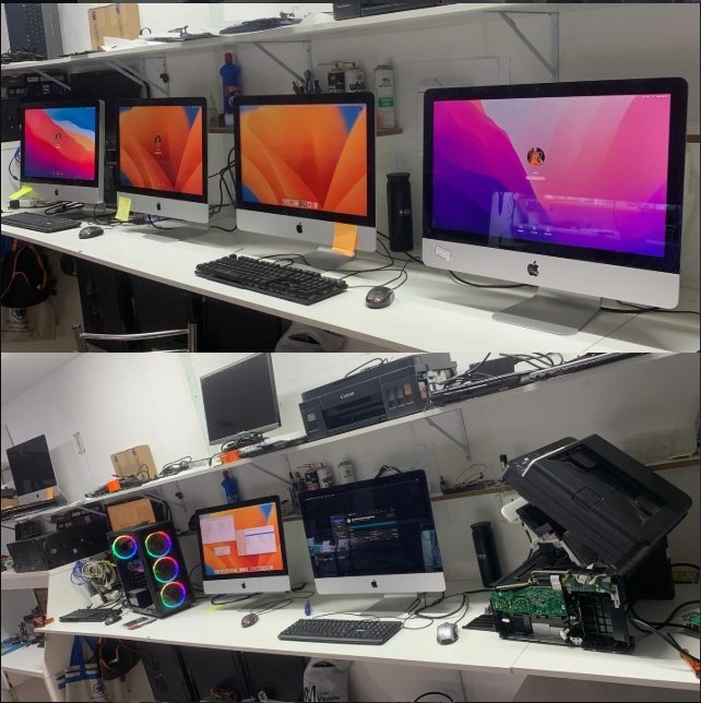 Bancada técnica com computadores em manutenção