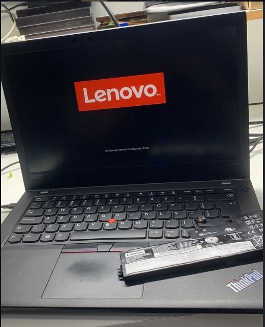 Notebook Lenovo ThinkPad durante substituição de bateria